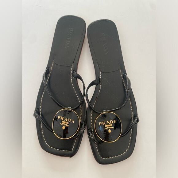 Prada Heeled Sandals Gold Logo Black Leather T Strap Flip Flop Slides EU 41 - Picture 1 of 10